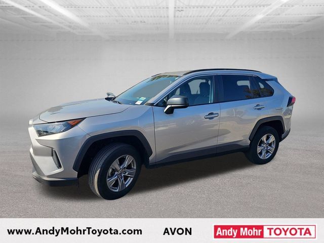 Used 2022 Toyota RAV4 LE AWD/4WD image 4
