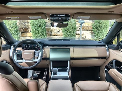 New 2026 Land Rover Range Rover Long Wheelbase SE AWD/4WD image 12