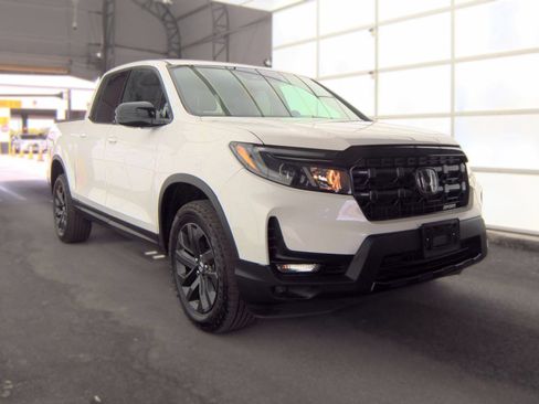 Used 2024 Honda Ridgeline Sport image 2