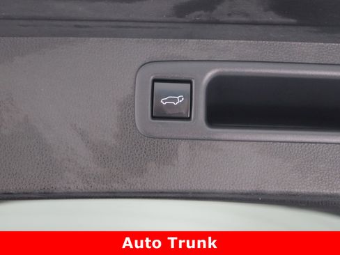 Used 2020 Toyota Highlander XLE image 36