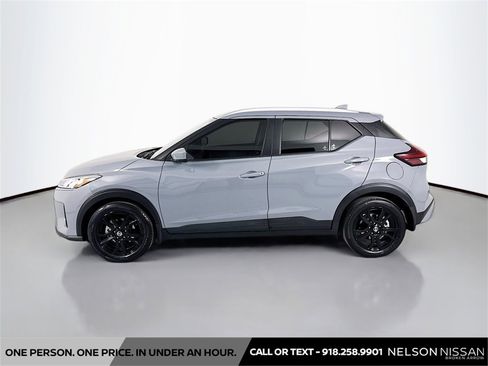 Used 2021 Nissan Kicks SV image 8