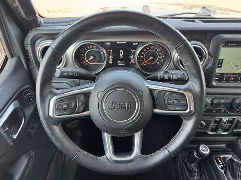 Used 2018 Jeep Wrangler Unlimited Sahara AWD/4WD image 12