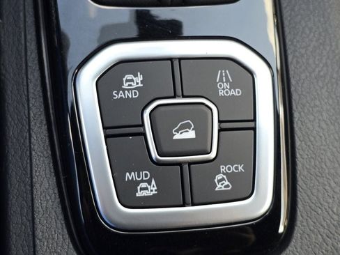 New 2026 Nissan Frontier SV w/ All-Weather Content Package AWD/4WD image 17