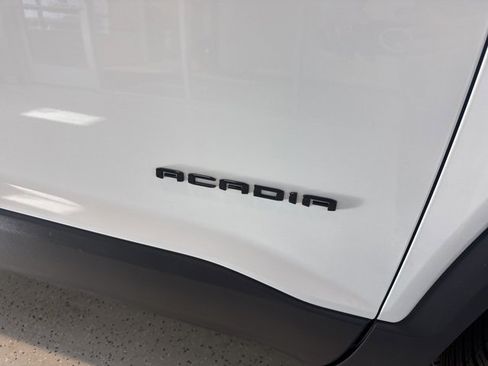 Used 2023 GMC Acadia SLE w/ Driver Convenience Package image 10