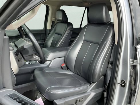 Certified 2023 Ford Expedition Max XLT image 19