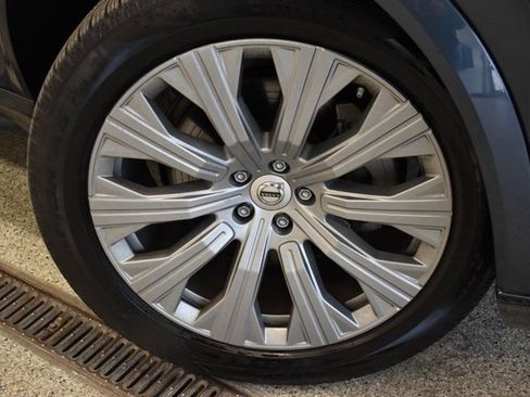 Used 2023 Volvo XC90 B6 Plus image 14