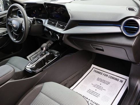 Certified 2025 Chevrolet Trax LT FWD image 12