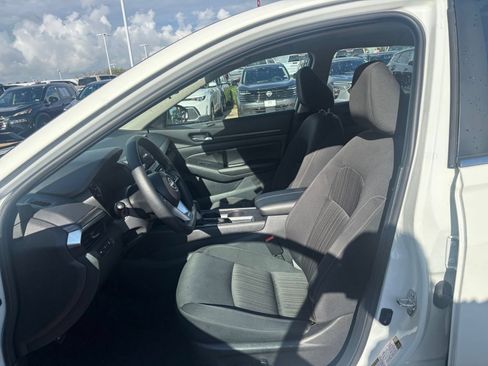 Used 2025 Nissan Altima 2.5 SV FWD image 26