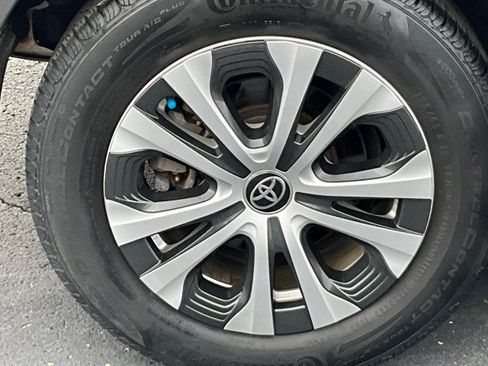 Used 2020 Toyota Prius L Eco FWD image 9