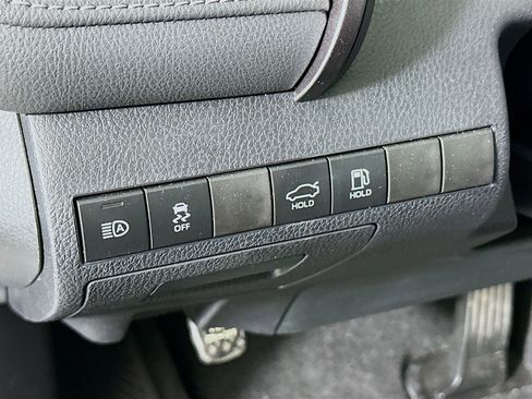 Used 2023 Toyota Camry SE image 16