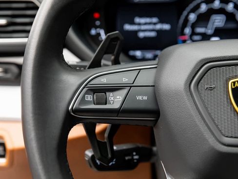 Used 2022 Lamborghini Urus image 35