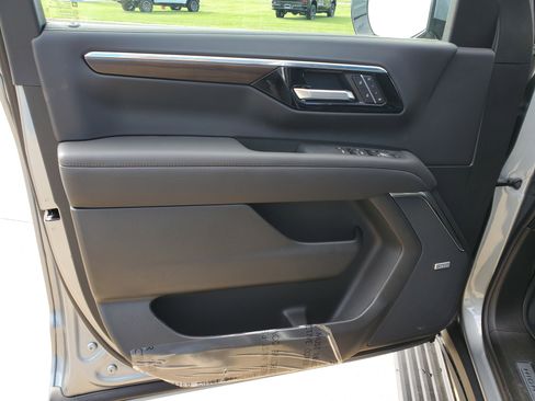 New 2025 Chevrolet Suburban High Country image 8