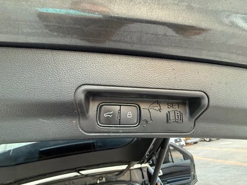 Used 2020 Ford Explorer XLT image 19