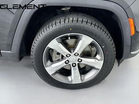 Used 2021 Jeep Grand Cherokee L Limited w/ Luxury Tech Group II AWD/4WD image 40