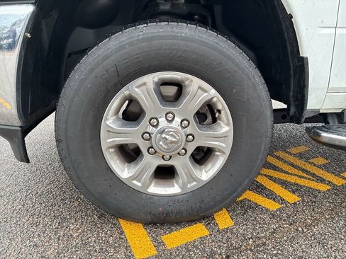 Used 2024 RAM 3500 Big Horn image 10