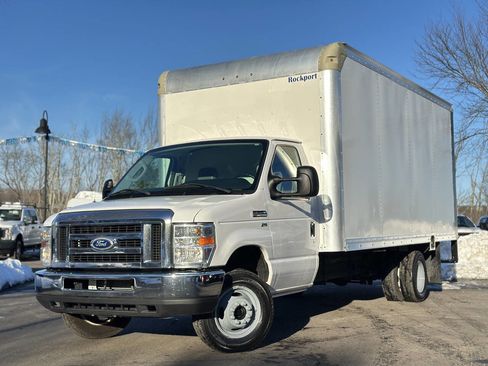 Used 2016 Ford E-350 and Econoline 350 Super Duty image 2