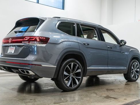 Used 2024 Volkswagen Atlas SEL Premium R-Line AWD/4WD image 9