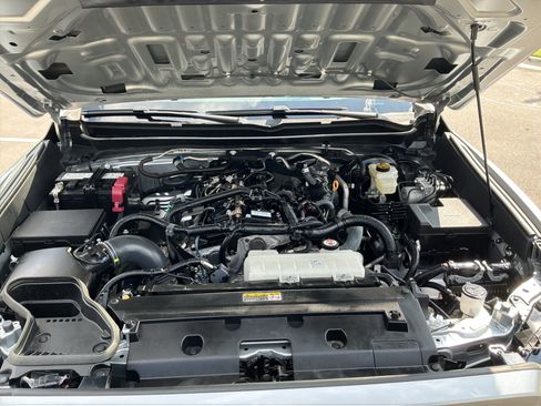 Used 2024 Toyota Tacoma SR5 AWD/4WD image 33