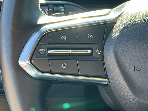 Used 2025 Chevrolet Traverse LT image 16