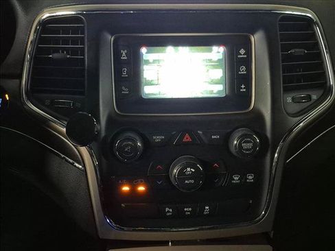 Used 2015 Jeep Grand Cherokee Limited RWD image 16