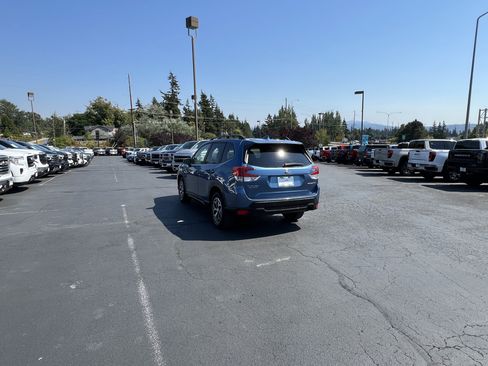 Used 2019 Subaru Forester Premium w/ All-Weather Package AWD/4WD image 4
