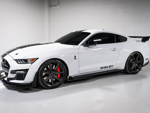 Used 2022 Ford Mustang Shelby GT500 w/ Carbon Fiber Track Pack RWD image 7