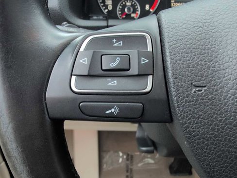 Used 2013 Volkswagen Eos Lux image 22