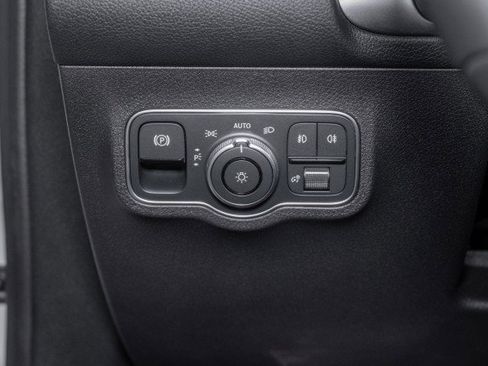 Used 2026 Mercedes-Benz GLB 250 4MATIC image 20