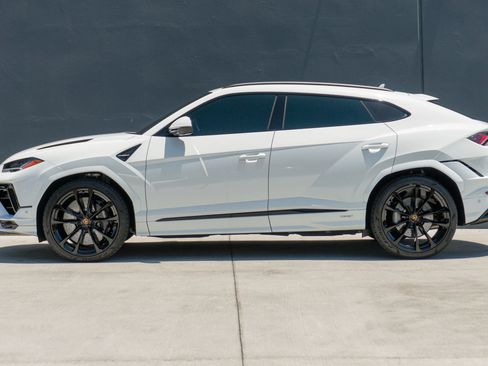 Used 2023 Lamborghini Urus S AWD/4WD image 2