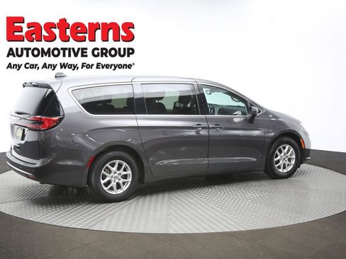 Used 2023 Chrysler Pacifica Touring-L image 44