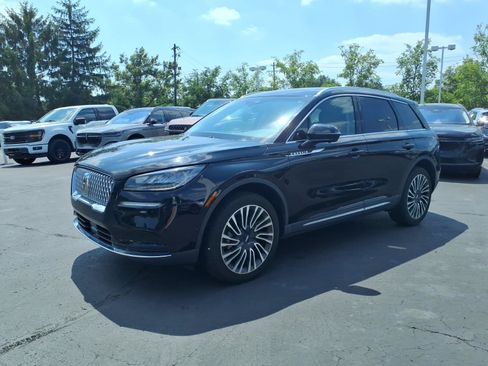 Used 2022 Lincoln Corsair Reserve w/ Towing Package AWD/4WD image 3