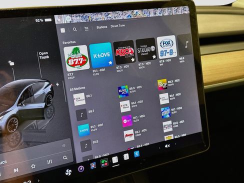 Used 2024 Tesla Model Y Long Range AWD/4WD image 19