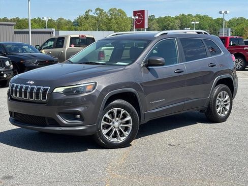 Used 2019 Jeep Cherokee Latitude Plus w/ Comfort/Convenience Group AWD/4WD image 2