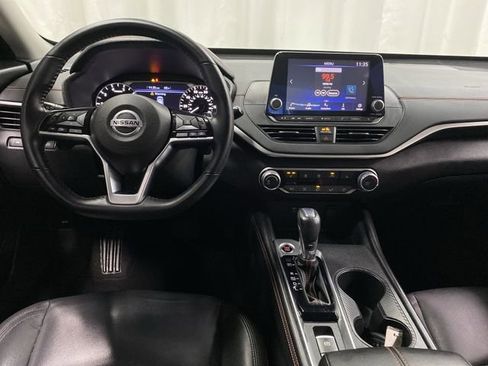 Used 2020 Nissan Altima 2.5 SR w/ Premium Package image 5