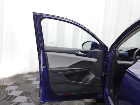 Used 2023 Volkswagen Taos SE image 4