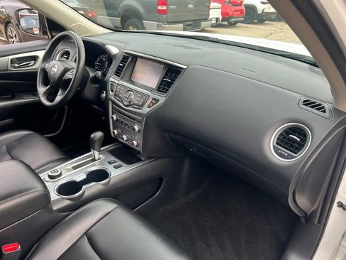 Used 2019 Nissan Pathfinder SL w/ SL Premium Package AWD/4WD image 23
