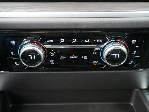 New 2026 GMC Sierra 1500 SLT w/ SLT Premium Plus Package AWD/4WD image 8