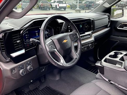 Used 2022 Chevrolet Silverado 1500 LT AWD/4WD image 8