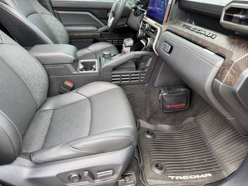 Used 2024 Toyota Tacoma Limited AWD/4WD image 14