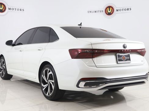 Used 2025 Volkswagen Jetta SEL FWD image 4