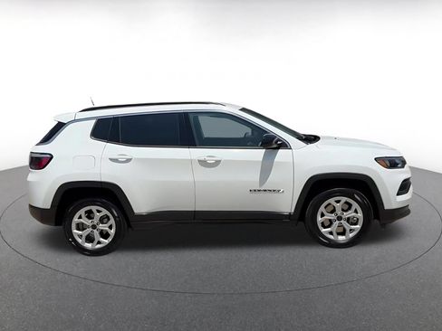 Used 2025 Jeep Compass Latitude AWD/4WD image 16