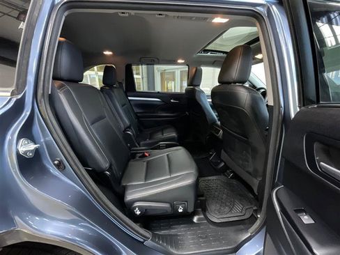 Used 2015 Toyota Highlander XLE image 25