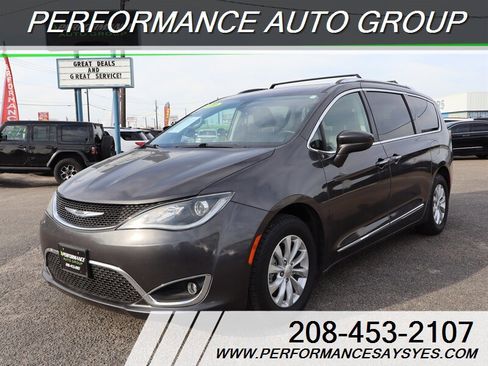 Used 2019 Chrysler Pacifica Touring-L image 27