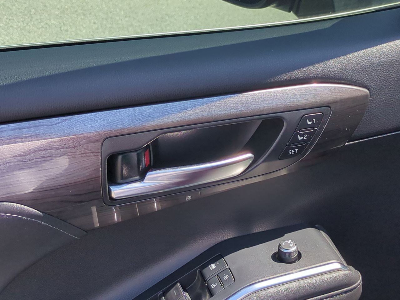 Used 2021 Toyota Highlander Limited FWD image 14