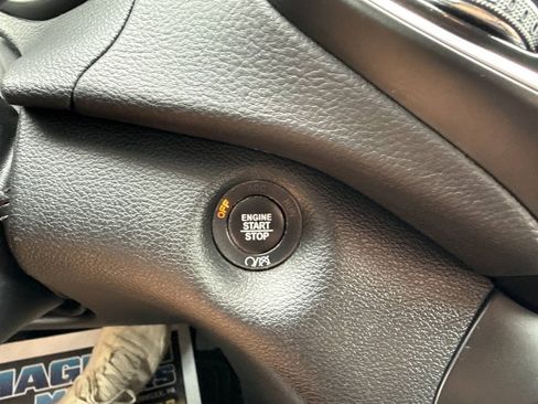 Used 2019 Jeep Cherokee Limited AWD/4WD image 17