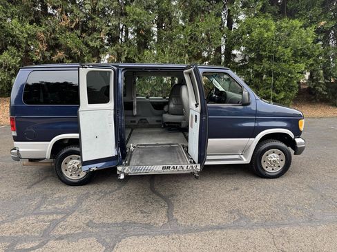 Used 2003 Ford E-350 and Econoline 350 XLT RWD image 4