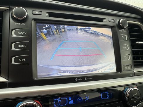 Used 2015 Toyota Highlander XLE AWD/4WD image 16