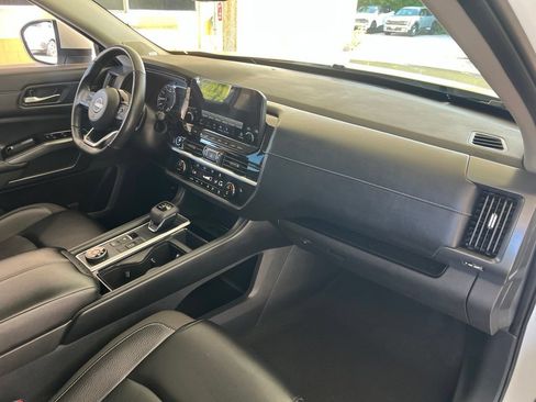 Certified 2023 Nissan Pathfinder SL w/ SL Premium Package AWD/4WD image 24