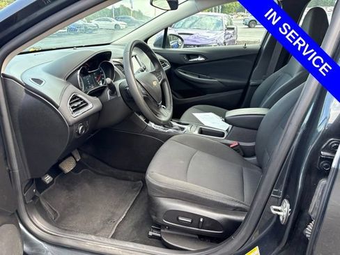 Used 2017 Chevrolet Cruze LT w/ Convenience Package FWD image 10