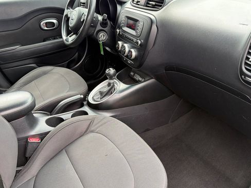 Used 2015 Kia Soul FWD image 18